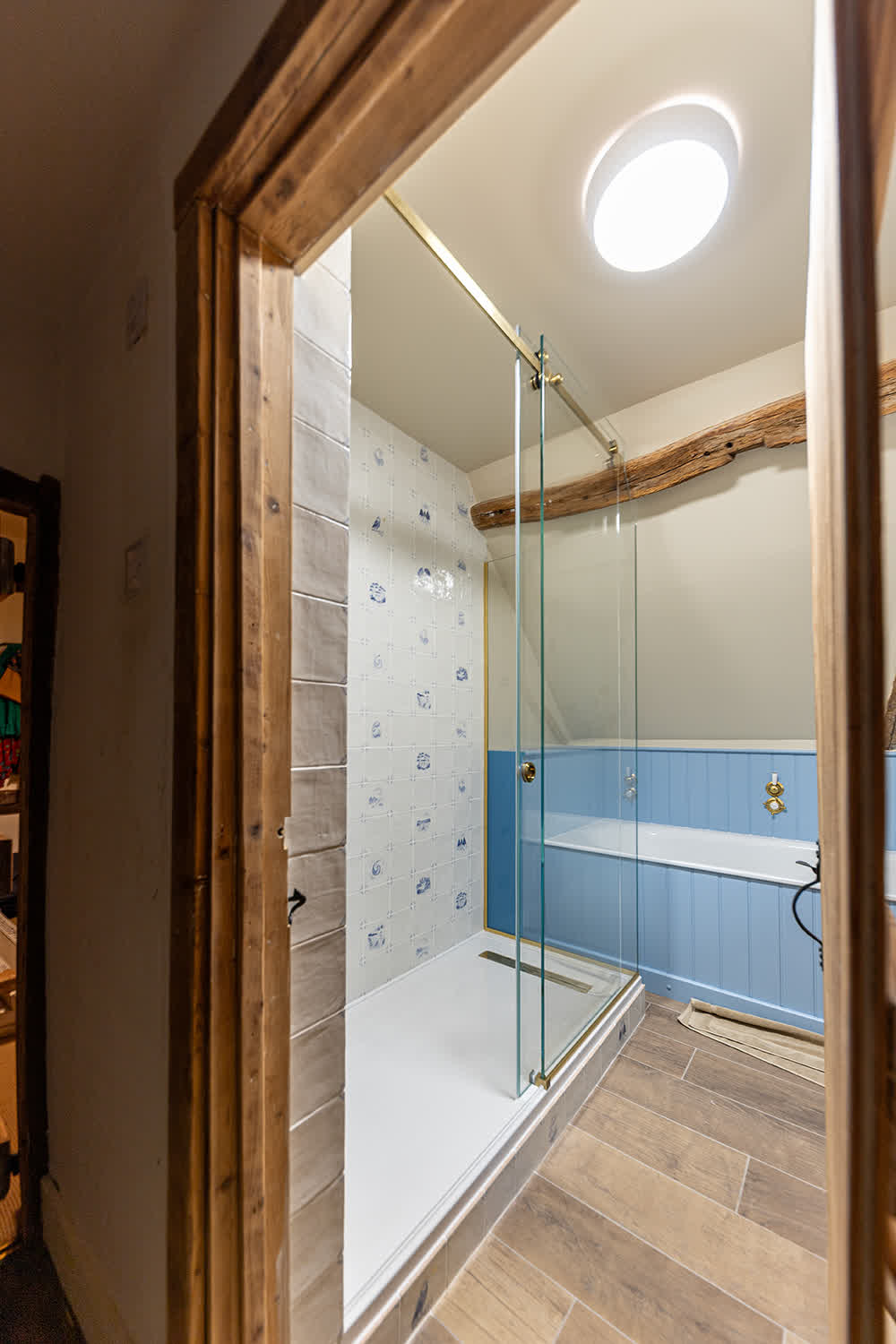 painted glass of sliding enclosure