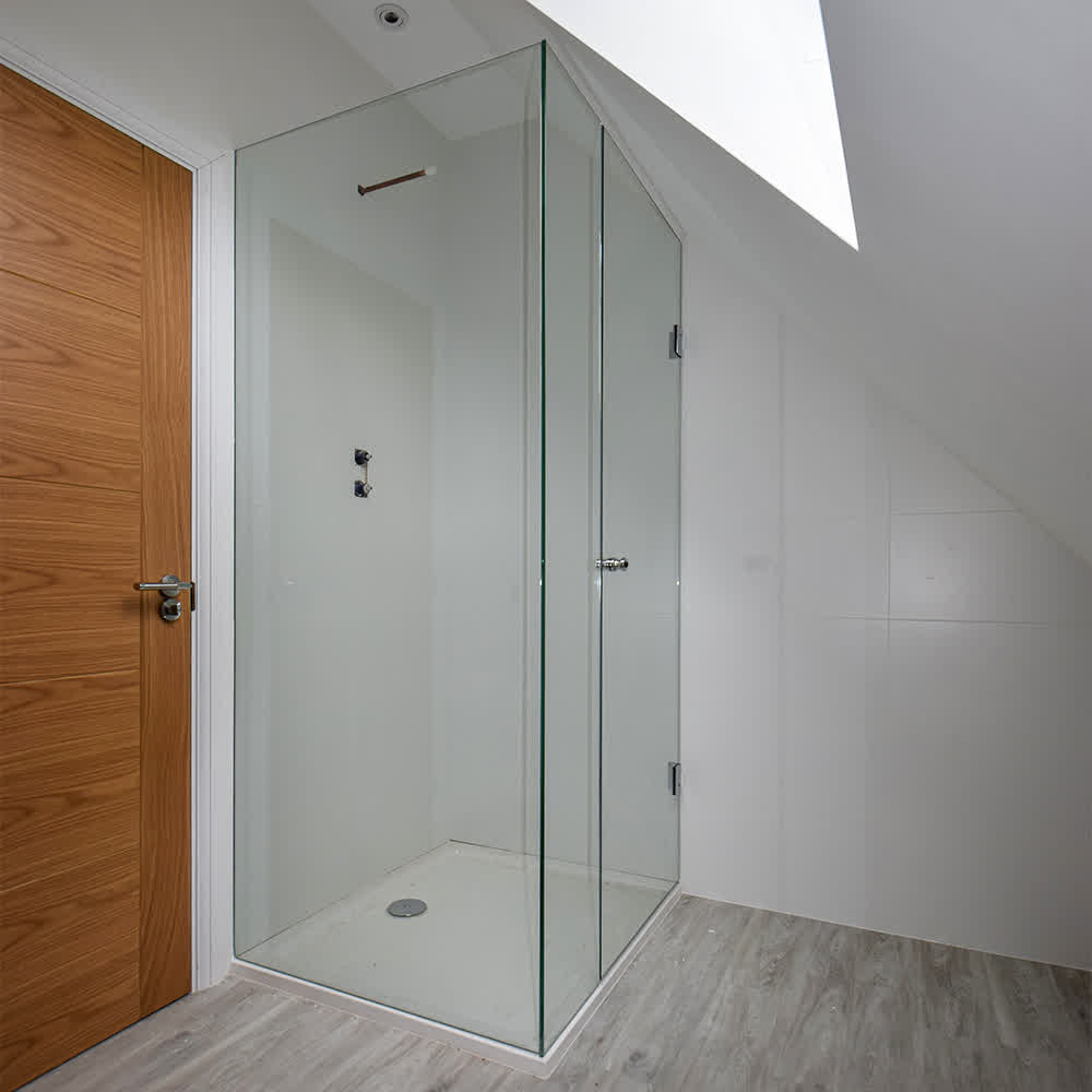 wall recessed shower enclosure with chrome hinges