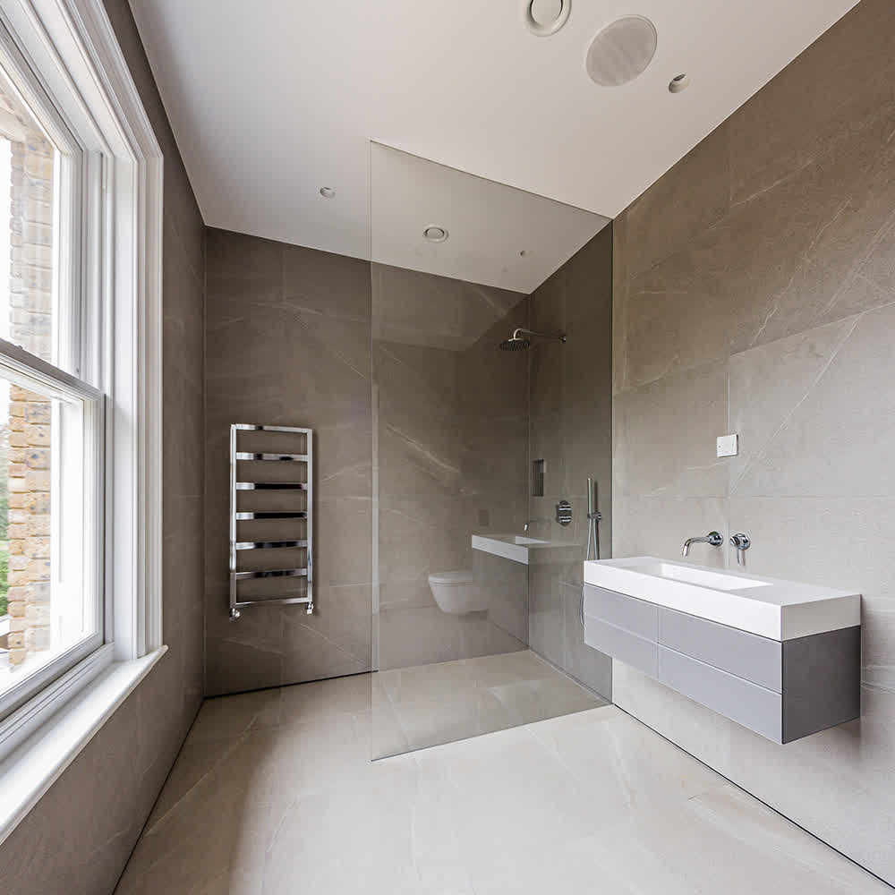 full-height wall-recessed shower screen