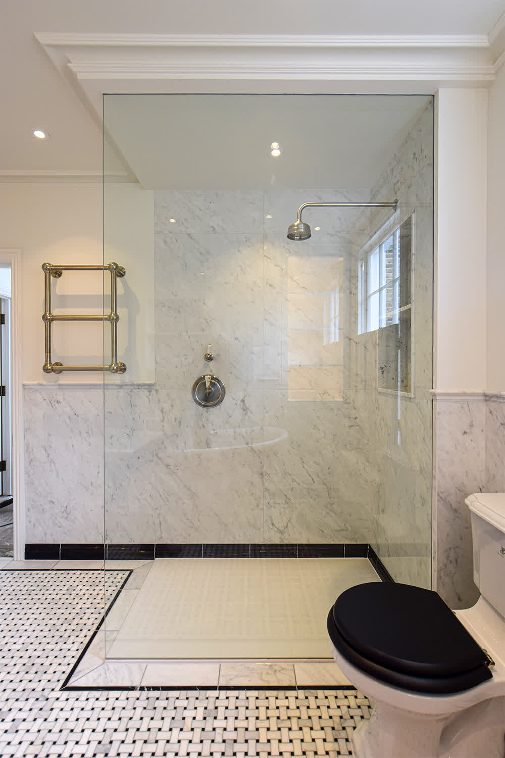 a fixed shower screen recessed in the wall without fixtures